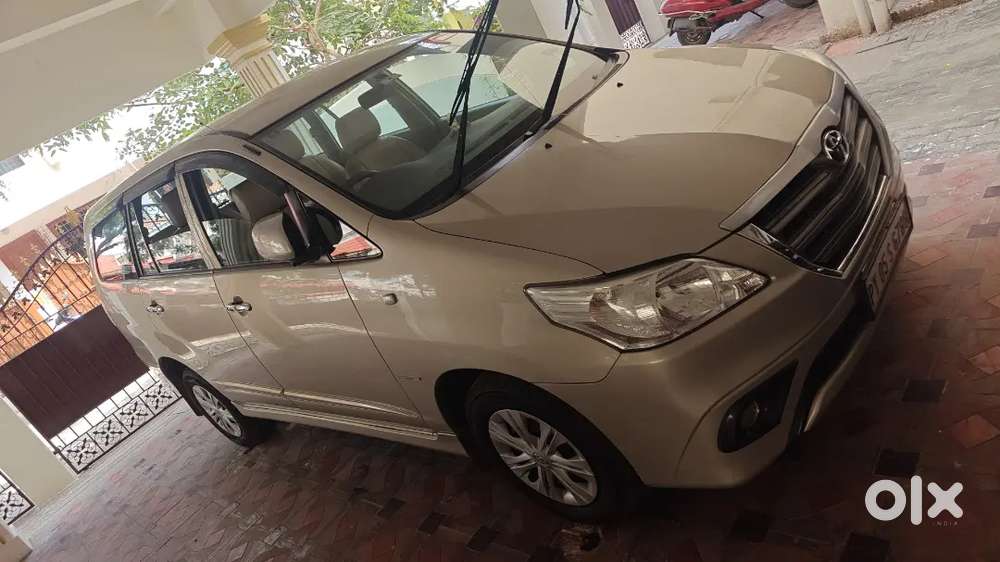 Toyota Innova 2014 Diesel 60800 Km Driven