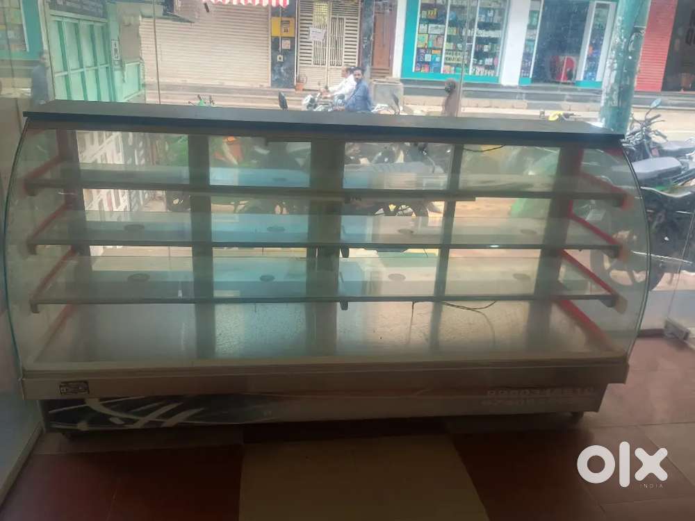 Large Glass Display Counter &ndash; Good Condition