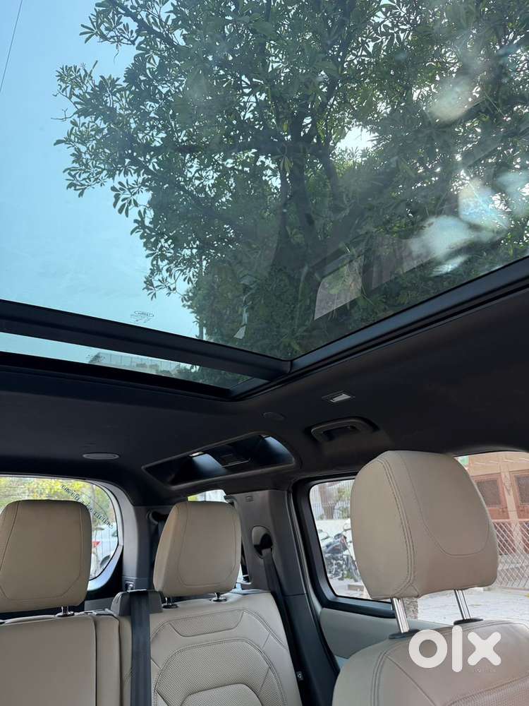 Land Rover Defender 2023