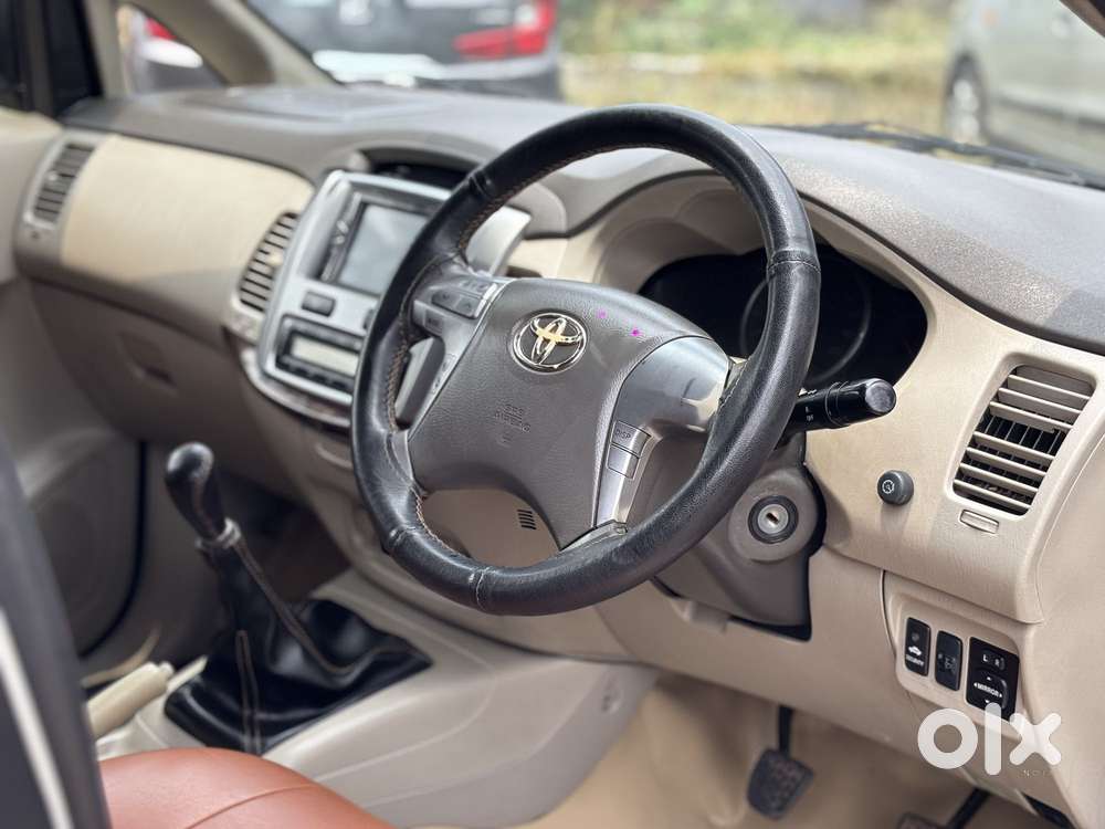 Toyota Innova 2004-2011 2.5 V Diesel 8-seater, 2014, Diesel