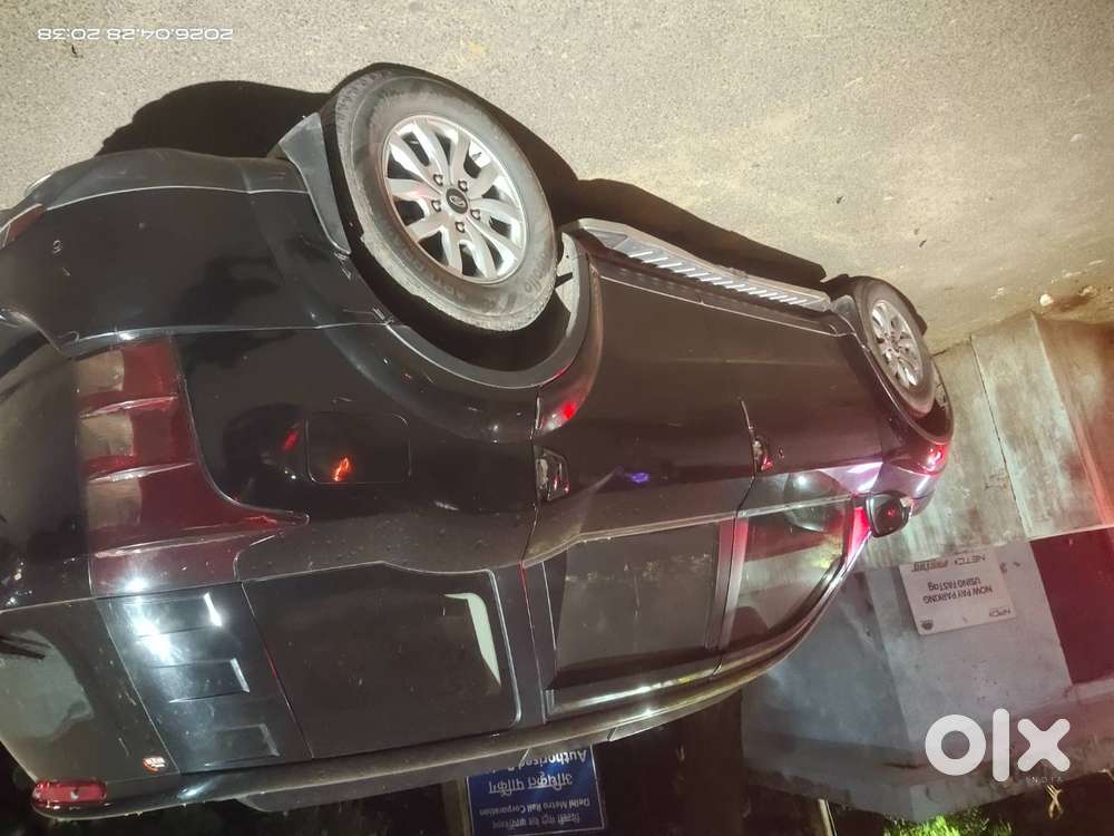 Xuv 500 W10 At , Black Beast