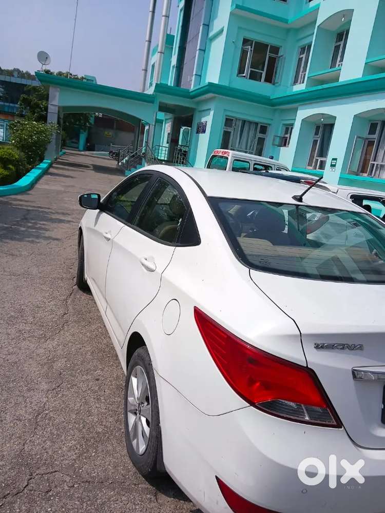 Fluidic Hyundai Verna White