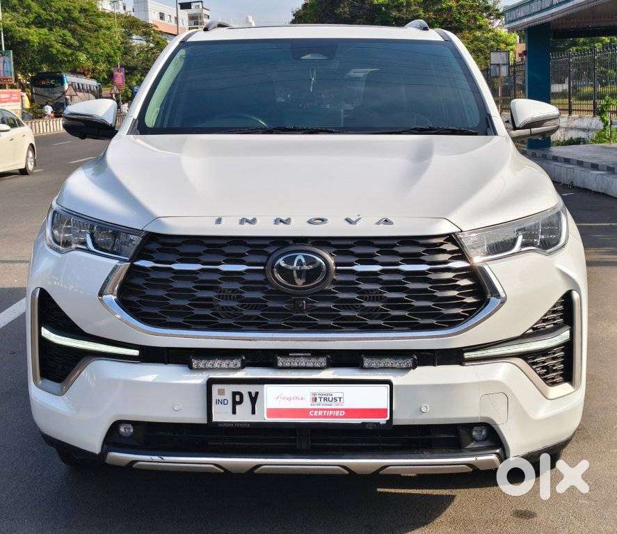 Toyota Innova Hycross 2.0 Zx Hybrid 7 Str, 2023, Petrol