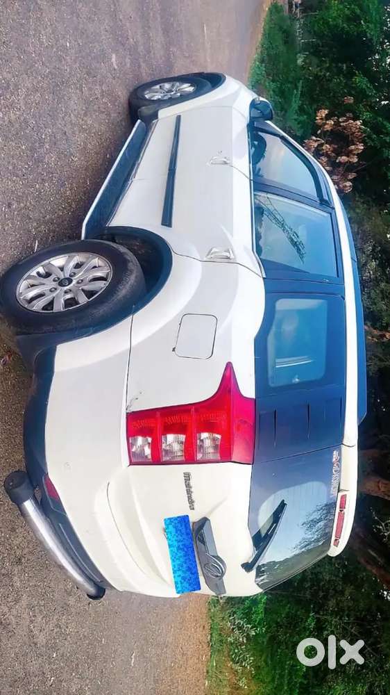 Mahindra Xuv500 W10 - 2017