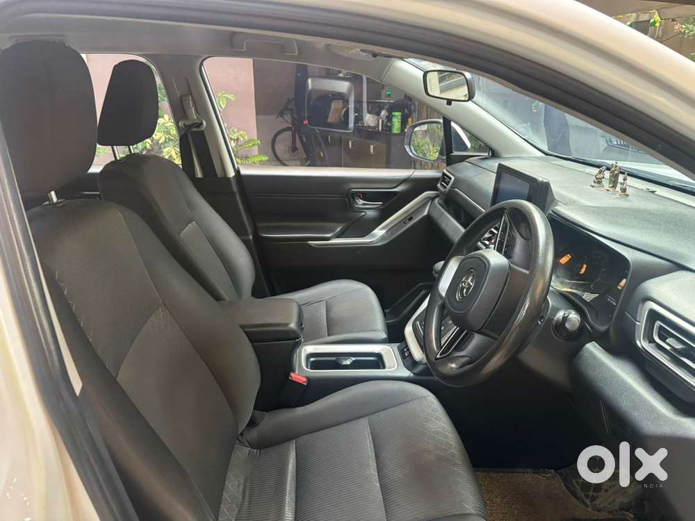 Bank Manger Owned  Innova Hycross At Cochin 68000 Thousand