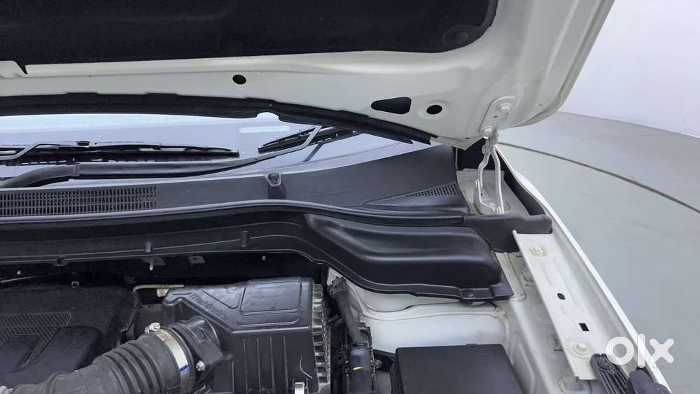 Mahindra Xuv300 1.2 W8 (o) Amt Petrol, 2023, Petrol