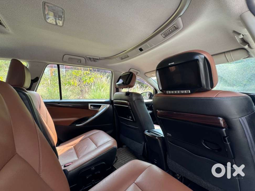 Toyota Innova Crysta 2.8z Automatic, 2016, Diesel