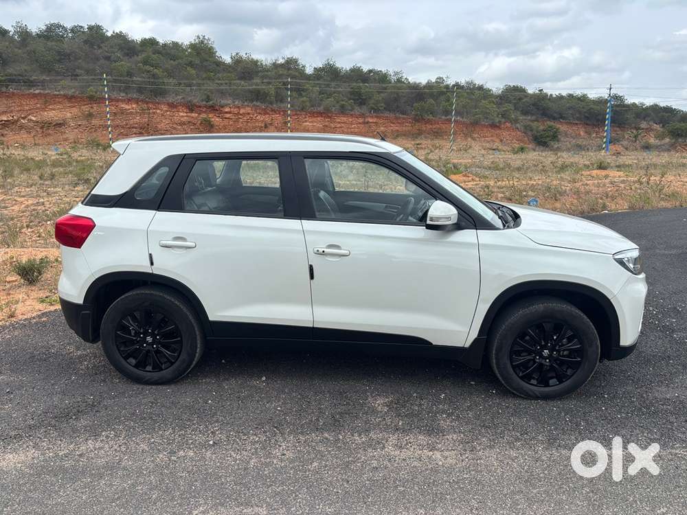 2021 Vitara Brezza Zxi (white)  1st Owner  38k Km  Mint