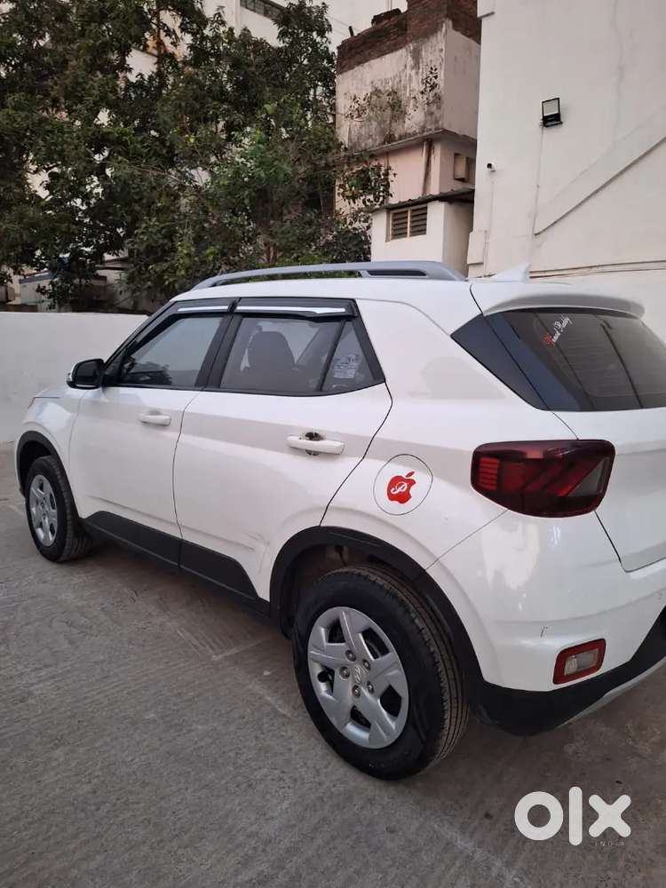 Hyundai Venue 2022 Petrol 50000 Km Driven