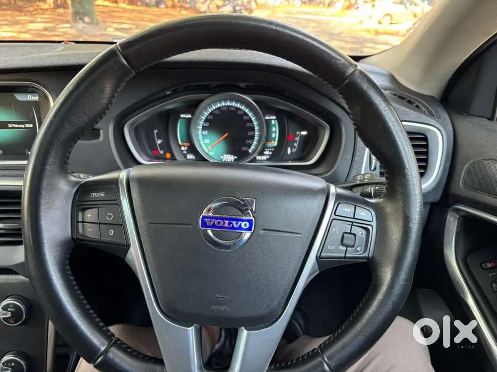 Volvo V40 Cross Country 2016 Diesel 69000 Km Driven