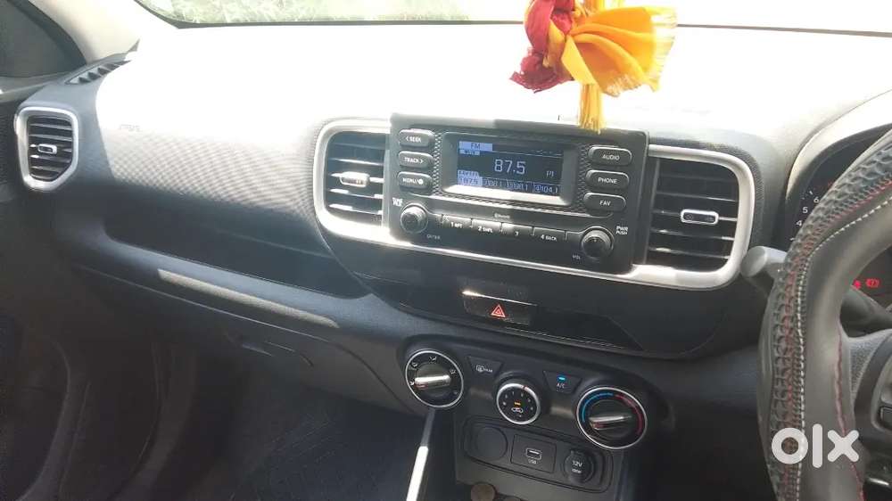Hyundai Venue 2021 Petrol 8200 Km Driven