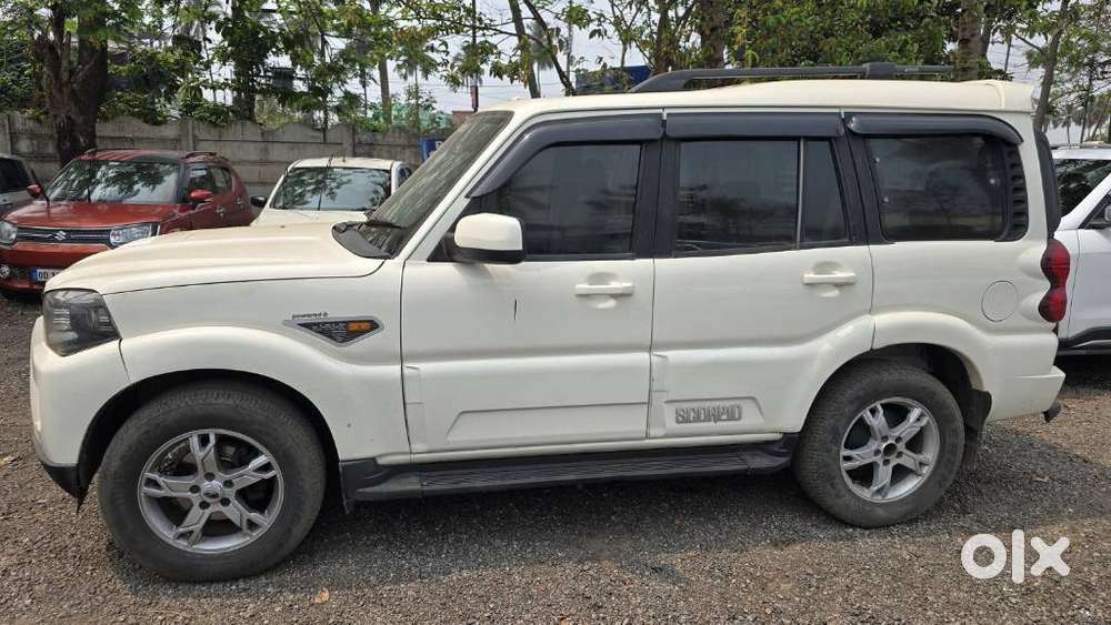 Mahindra Scorpio S10, 2015, Diesel