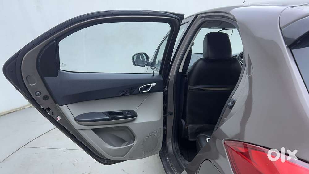 Tata Tiago Xza, 2017, Petrol