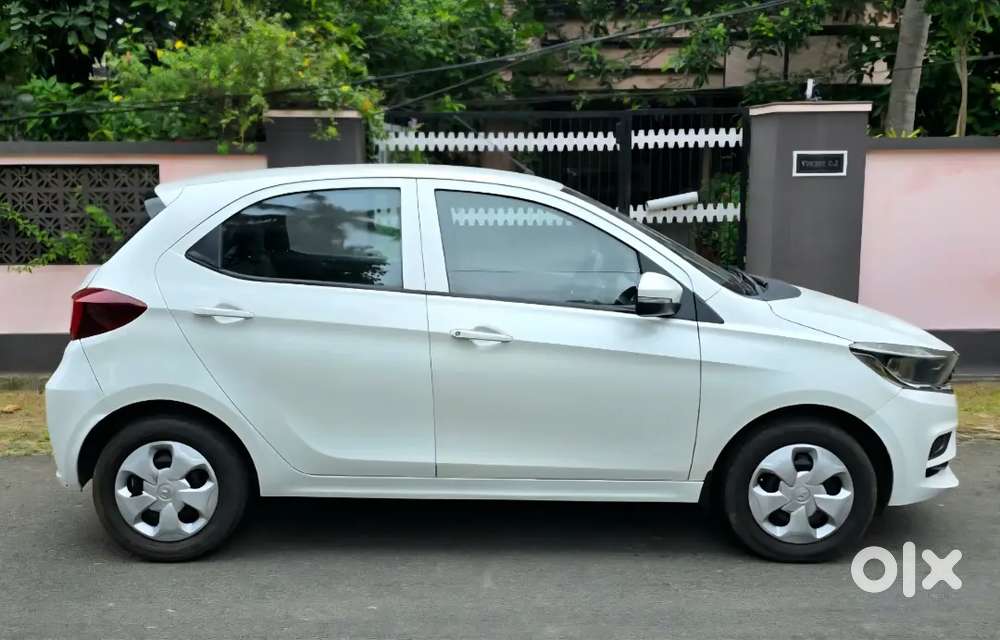 Showroom Condition 2020 Tata Tiago Xt Petrol Manual Second Owner