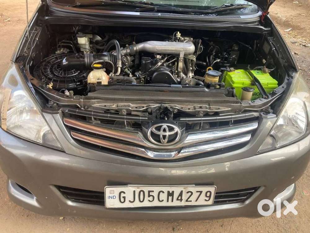 Toyota Innova 2004-2011 2.5 V Diesel 8-seater, 2010, Diesel