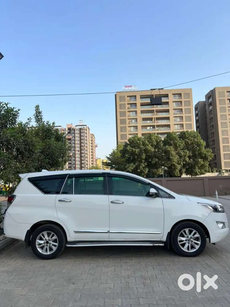 1640000 Price Of Innova Crysta