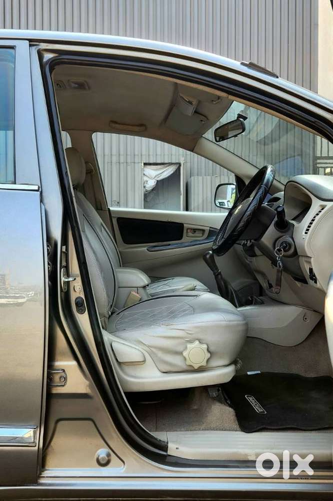 Toyota Innova 2.5 G (diesel) 8 Seater, 2011, Diesel