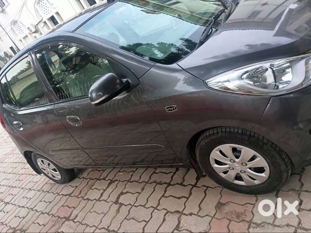 Very Less Driven  Automatic Car ,in Showroom Condition