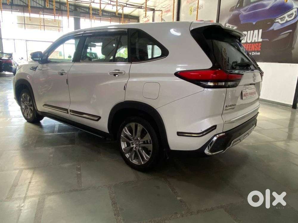 Toyota Innova Hycross 2.0 Zx Hybrid 7 Str, 2025, Petrol