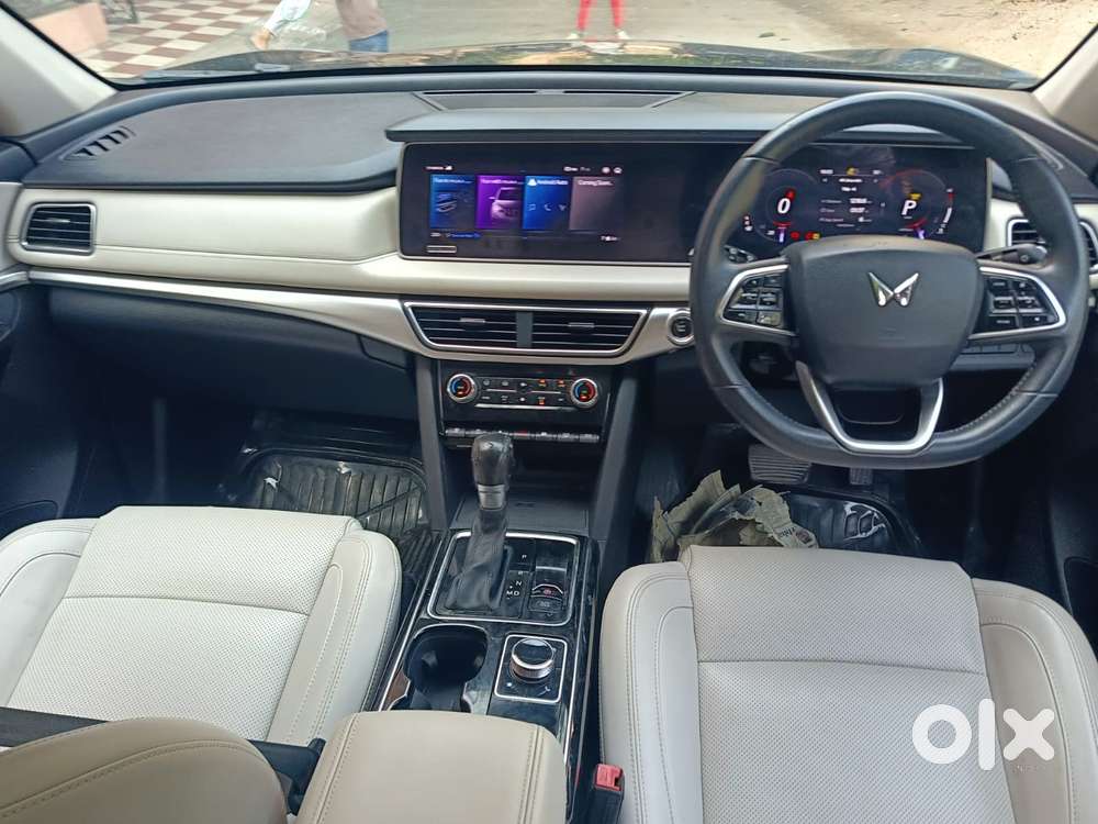 Mahindra Xuv700 2.2 Ax 7 Diesel At Luxury Pack Str Awd, 2021, Diesel