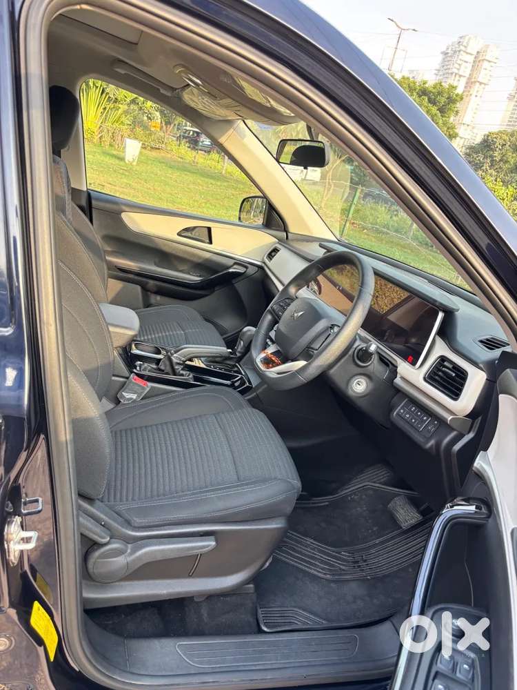 Mahindra Xuv700 2.0 Ax 5 Petrol At Str, 2023, Petrol