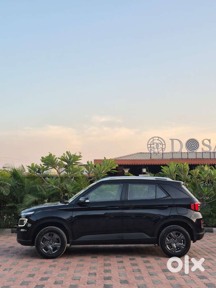 Hyundai Venue 1.2 S (o), 2024, Petrol