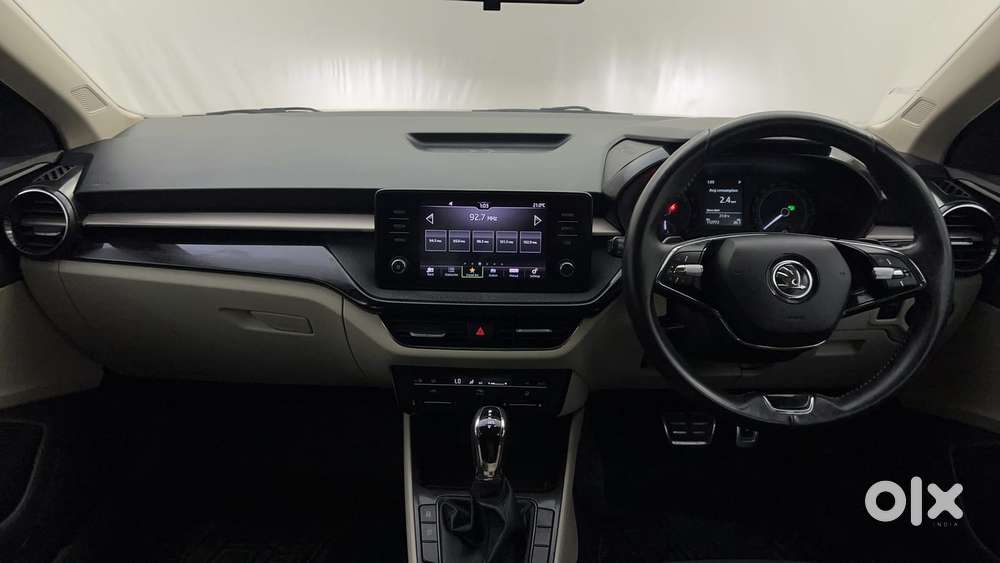 Skoda Slavia Ambition 1.0l Tsi At, 2022, Petrol