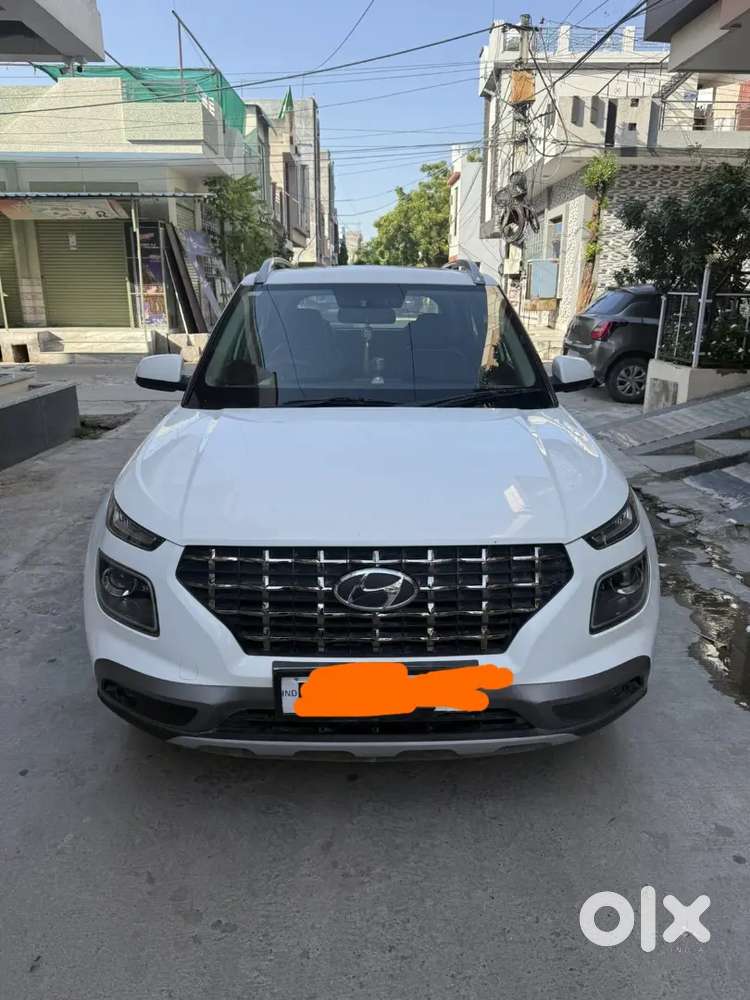 Hyundai Venue 2022 Diesel Well Maintained 2nd Top Model Sunroof