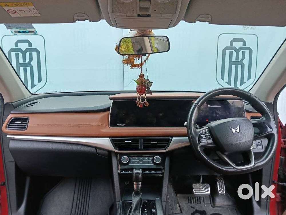 Mahindra Xuv700 2.0 Ax 5 Petrol At Str, 2022, Petrol