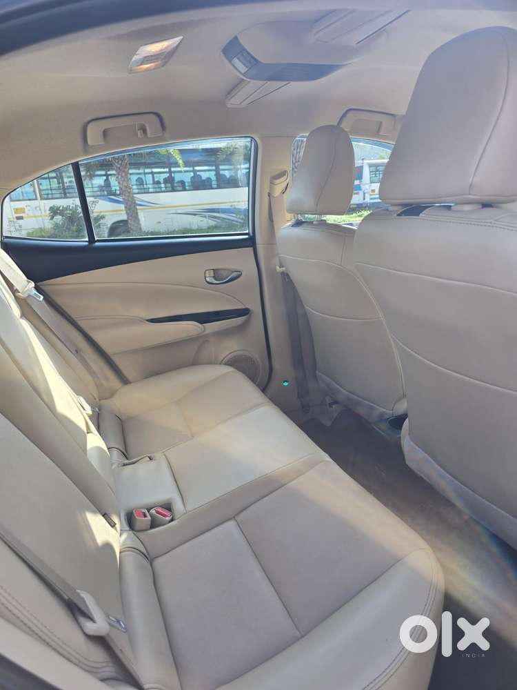 Toyota Yaris V Cvt, 2019, Petrol