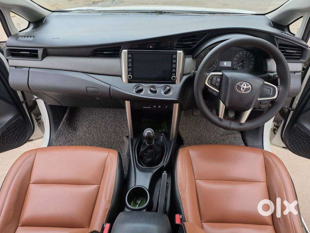 Toyota Innova Crysta 2.4 G Mt 8s, 2023, Diesel