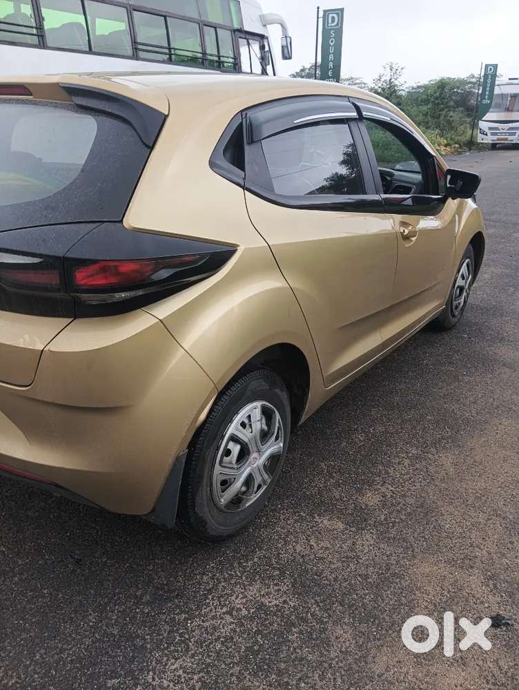 Tata Altroz Xe Petrol