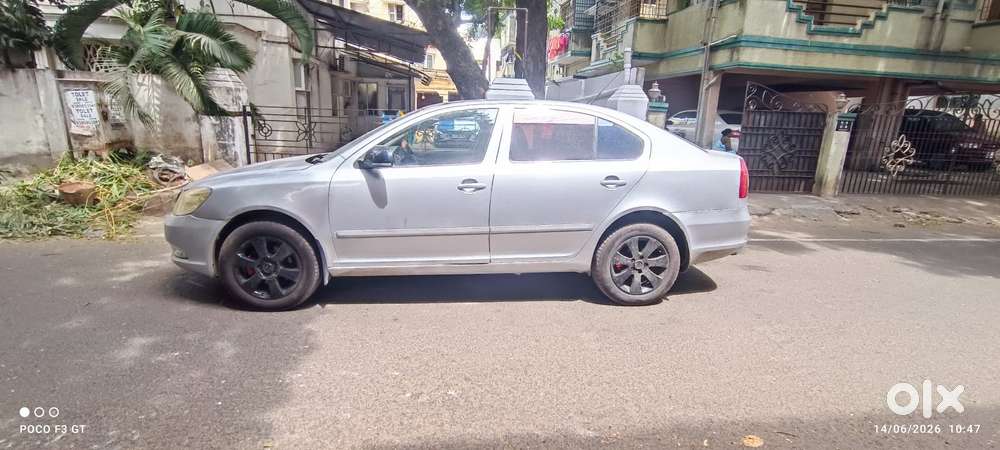 Skoda Laura Ambiente 2.0 Tdi Cr Manual, 2010, Diesel