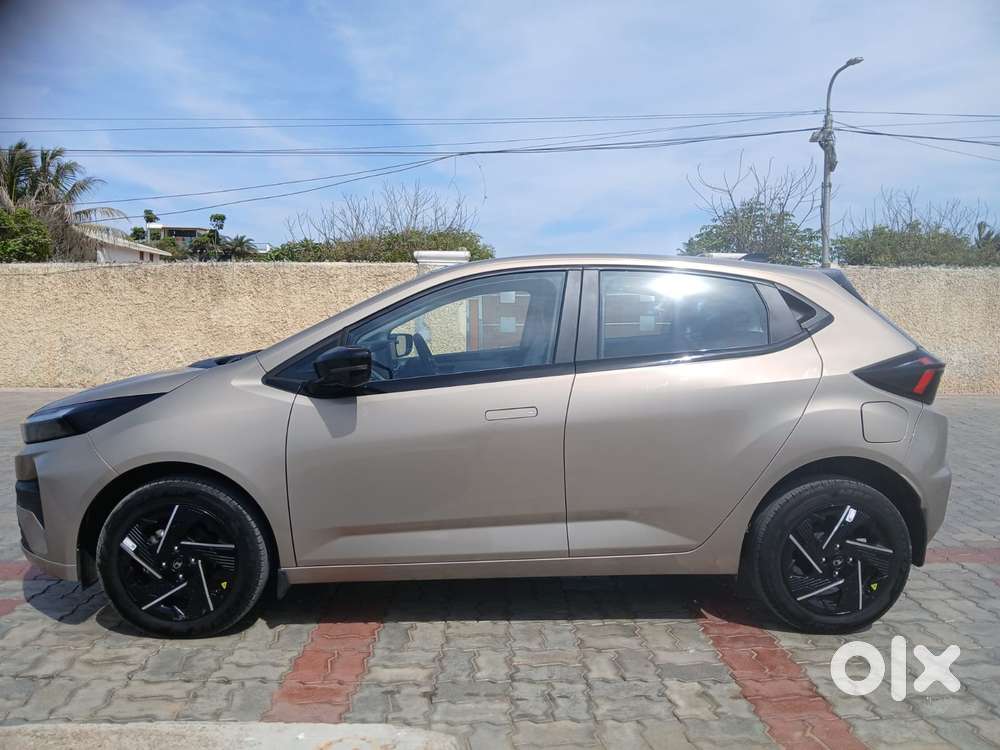 Tata Altroz Xz Plus (o) (s) Icng, 2025, Petrol