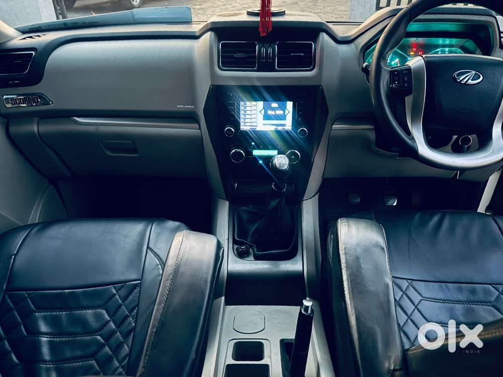 Mahindra Scorpio S10, 2016