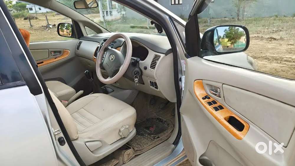 Toyota Innova 2010 Model With Service Record And With Brand New Tyres