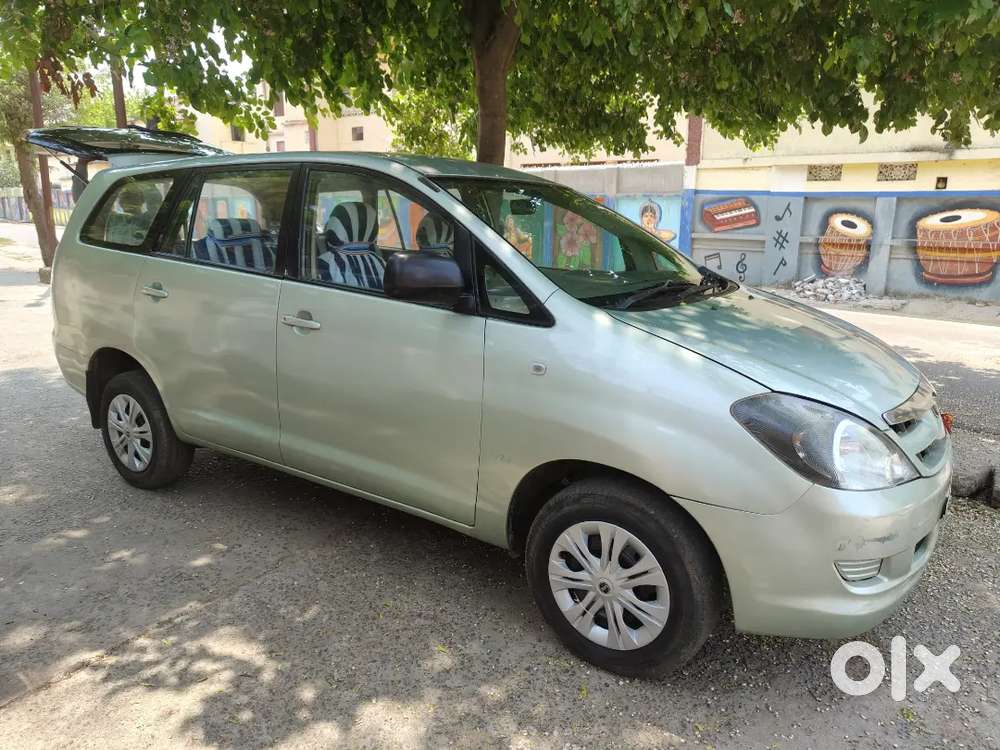 Toyota Innova 2005 Petrol Well Maintained