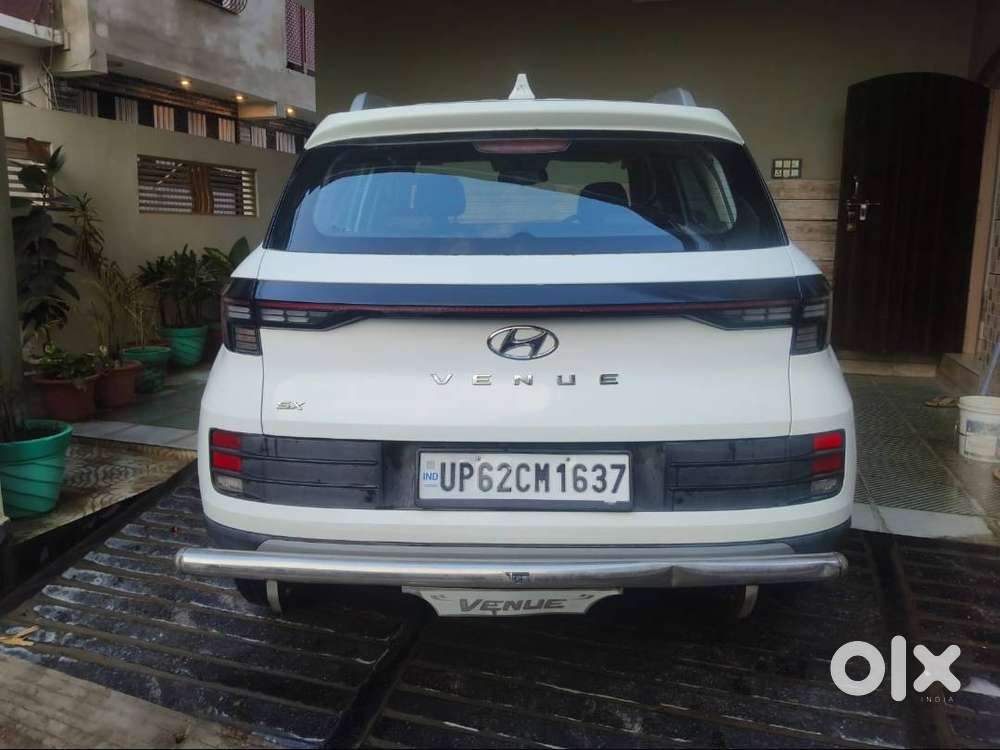 Hyundai Venue 2022 Petrol 35771 Km Driven