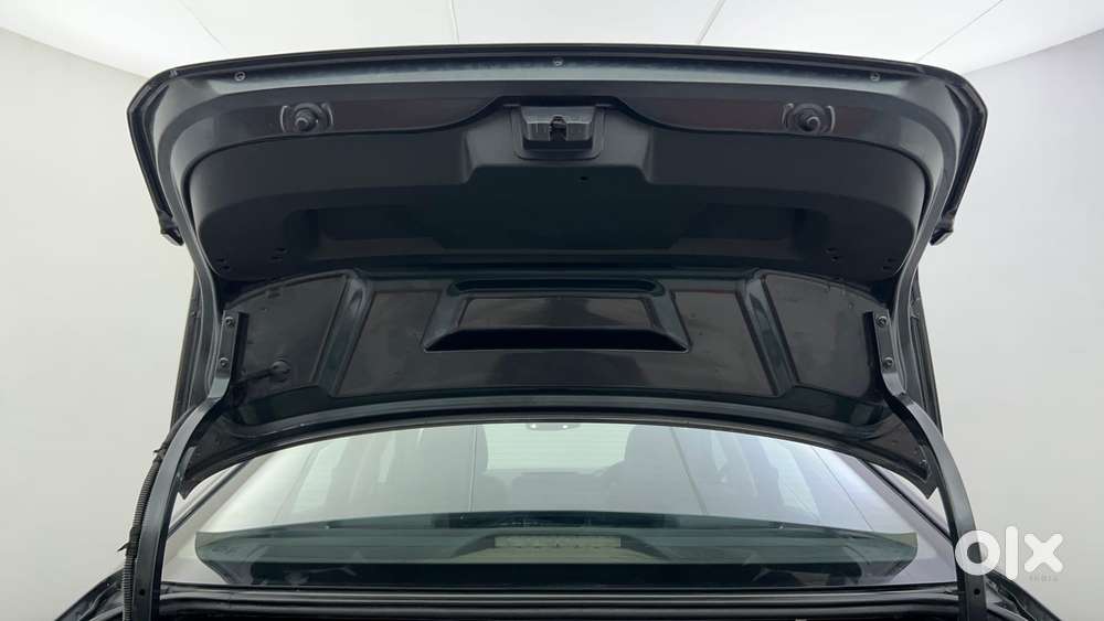 Skoda Slavia Style 1.0l Tsi At, 2022, Petrol