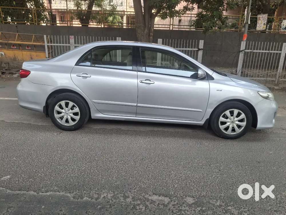 Corolla Altis J
2012,(model,march)
2nd Owner 
Petrol
Km=98,000