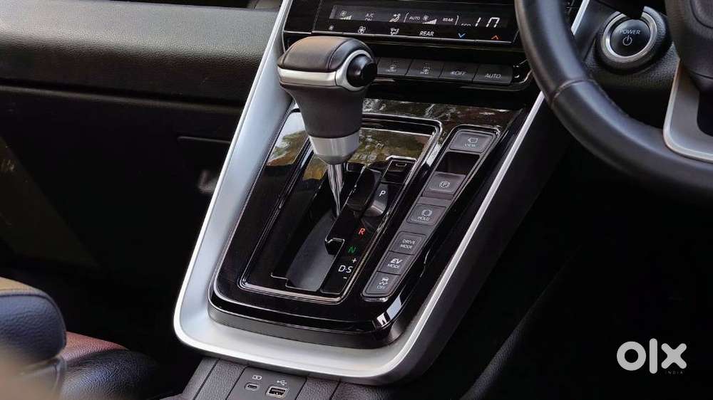 Toyota Innova Hycross 2.0 Vx (o) Hybrid 7 Str, 2024, Petrol