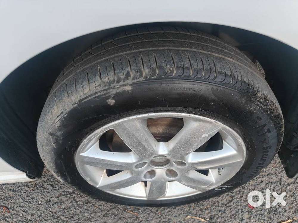 Volkswagen Vento 2010-2013 Petrol Highline, 2011, Petrol