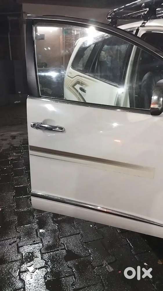 Toyota Innova 2014 Diesel 260000 Km Driven