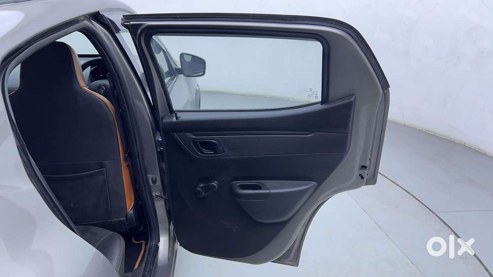 Renault Kwid 2019-ongoing 1.0 Rxt Amt (o), 2018, Petrol