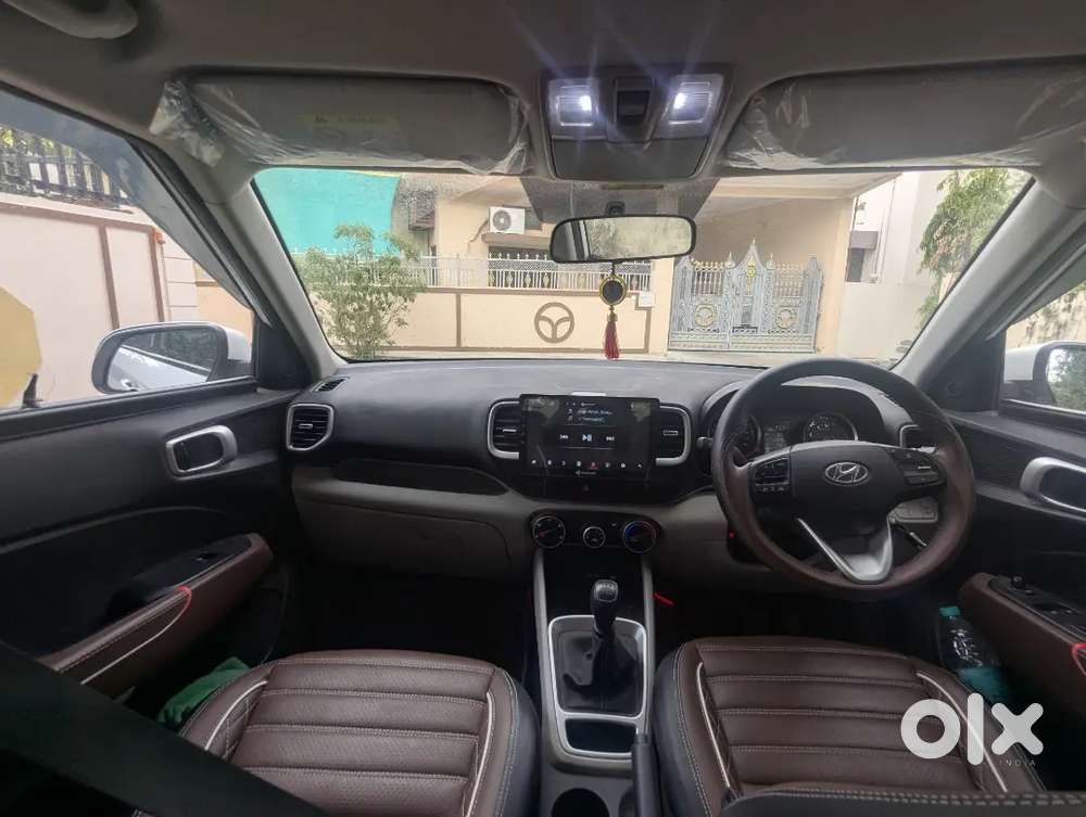 Hyundai Venue 2022 Petrol 14203 Km Driven Well Maintained