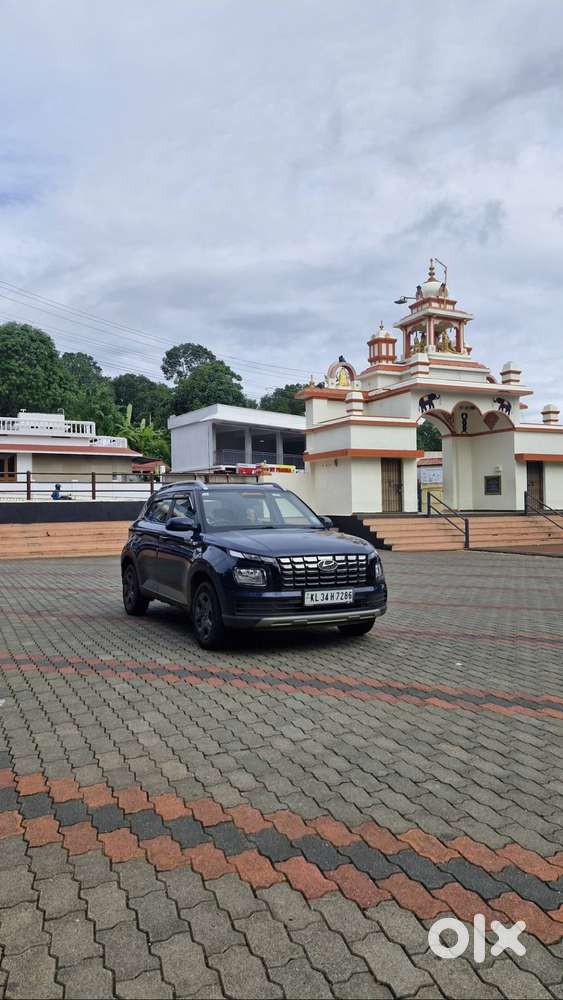 Hyundai Venue 2023 Petrol 41000 Km Driven