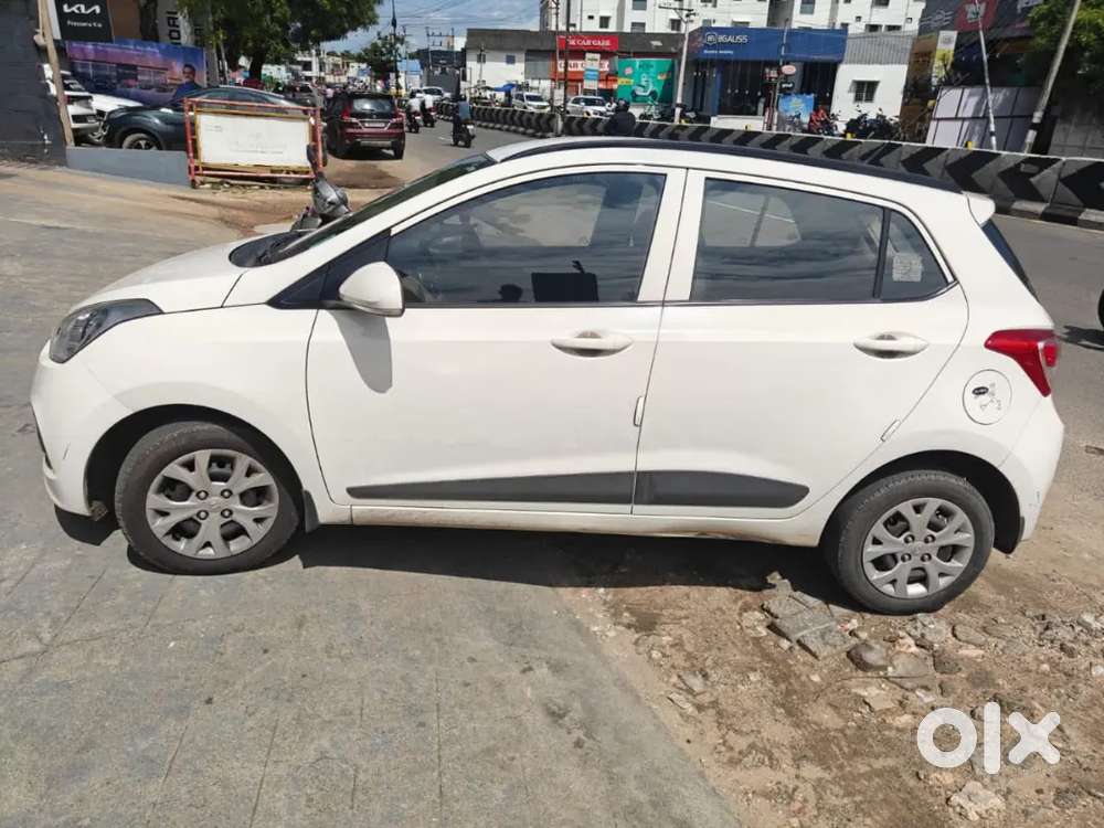 Hyundai Grand I10 Sportz 2016 Petrol 70100 Km Driven