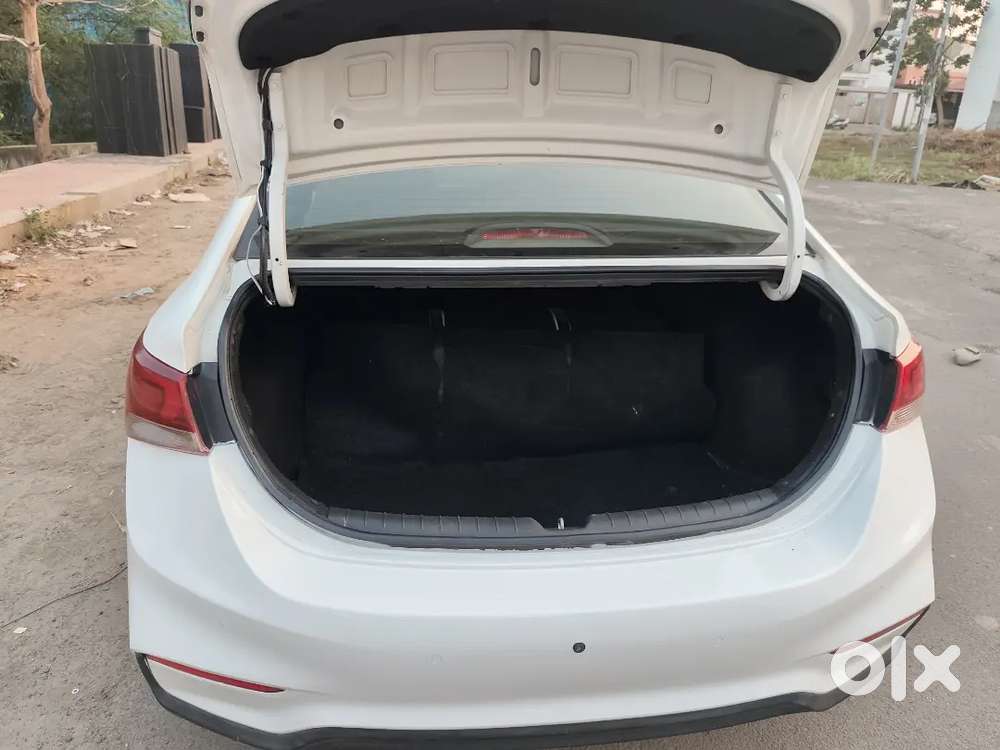 Hyundai Verna 2018 Petrol 119000 Km Driven With Cng And New Tyer