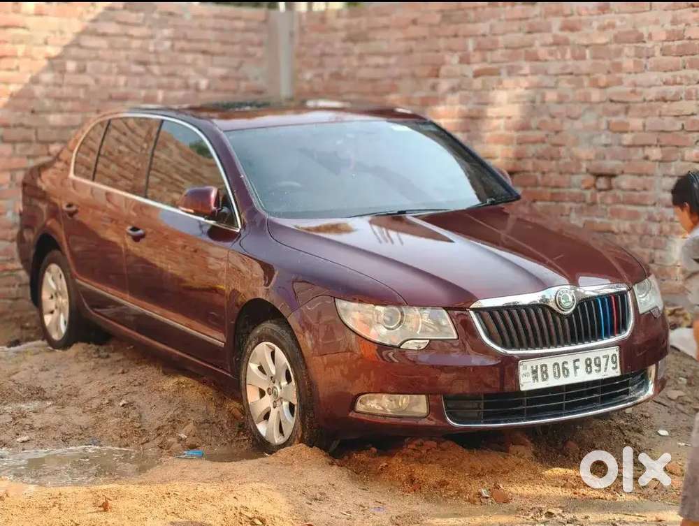 Skoda Superb 2011 Petrol 44000 Km Driven