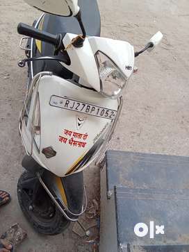 Second hand scooty hot sale near me olx